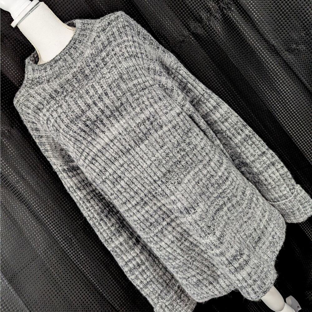 NWOT! OLD NAVY! GORGEOUS GRAY MARLED, CABLE KNIT OVERSIZED SWEATER! SZ MT